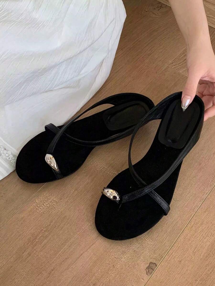 Niche Design Low Heel Thong Sandals 2025 Summer New Versatile Open Toe Toe-Post Outdoor Slippers For Women