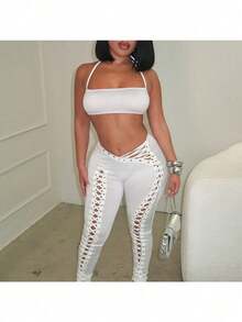 Elegante conjunto de dos piezas blanco sin tirantes con top corto y pantalón con detalle de cordones y aberturas para mujer. - Blanco - Ver 4