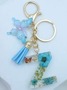 1pc Initial Letter Dried Flower Resin Keychain, Blue Daisy Pendant Keyring, Girl Bag Charm Accessory Gift - Baby Blue - View 25