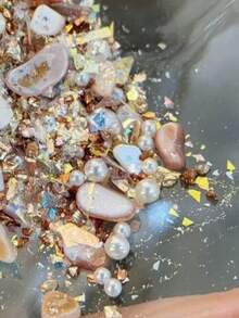 1盒珍珠奶茶主题美甲装饰套装 | 柔和裸色调奢华DIY配件，包含天然贝壳碎屑、极光闪粉和珍珠，轻松打造闪亮贝壳美甲，尽显优雅奶茶风情，适合初学者 - 彩色 - 查看 4