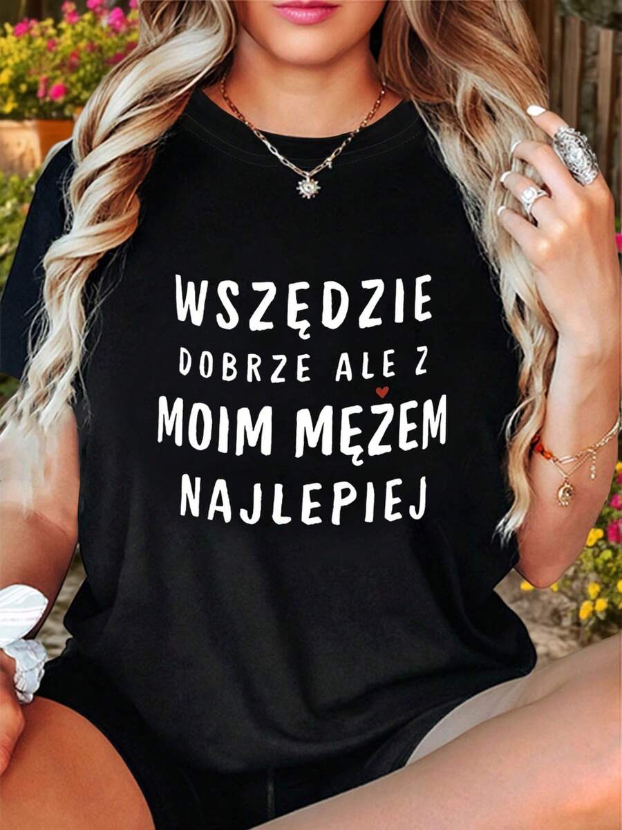 Talla grande, camiseta de mujer de talla grande con estampado de letras "WSZEDZIE DOBRZE ALE Z MOIM MEZEM NAJLEPIEJ", manga corta y cuello redondo, top casual para verano y primavera, ropa de mujer - Negro - Ver 1