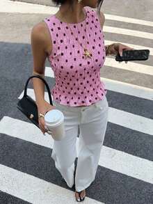 Top sin mangas de verano con cuello redondo, volantes en el bajo y lunares en la cintura, top de verano casual de color rosa para mujeres, top sin mangas con lunares para el verano - Rosa - Ver 3