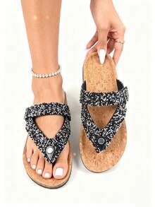 Sandal Jepit Gabus Lembut Berkilau Rhinestone Musim Panas 2026, Sandal Luar Ruangan Gaya INS Diva, Hiasan Rhinestone Mewah, Bantalan Gabus Lembut & Penopang Lengkungan, Tahan Aus, Ukuran Lebar untuk Kaki Besar, Cocok untuk Pantai, Kencan, Perjalanan, Gaya Retro Amerika Chic, Slip-On, Melangsingkan & Memanjangkan Kaki, Mudah Dipakai, Terlaris untuk Musim Semi/Panas, Bercahaya Sendiri, Serbaguna untuk Gaya Apa Pun - Hitam dan Putih - View 13