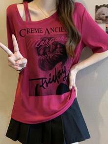 レディース Tシャツ 半袖 カットソー トップス プリント グラフィック ヴィンテージ風 アメカジ レトロ アシンメトリー 斜めネック デコルテ見え ゆったり オーバーサイズ ビッグシルエット 体型カバー 着痩せ 華奢見え 二の腕カバー 小顔効果 ヒップが隠れる ストリート カジュアル 20代 30代 40代 大人可愛い 抜け感 デイリー お出かけ 通学 休日 ワンマイルウェア 綿混 涼しい 夏 柔らかい ブラック 黒 ロゴT フォトプリント 人物 デザイン性 快適 楽ちん 骨格ナチュラル 骨格ストレート 骨格ウェーブ シンプル ティーシャツ ゆるT ビッグT マニッシュ 落ち感 1枚様になる コーデしやすい 着回し 春夏 秋物 部屋着 運動 旅行 重ね着 - ブラック - チェックする 4