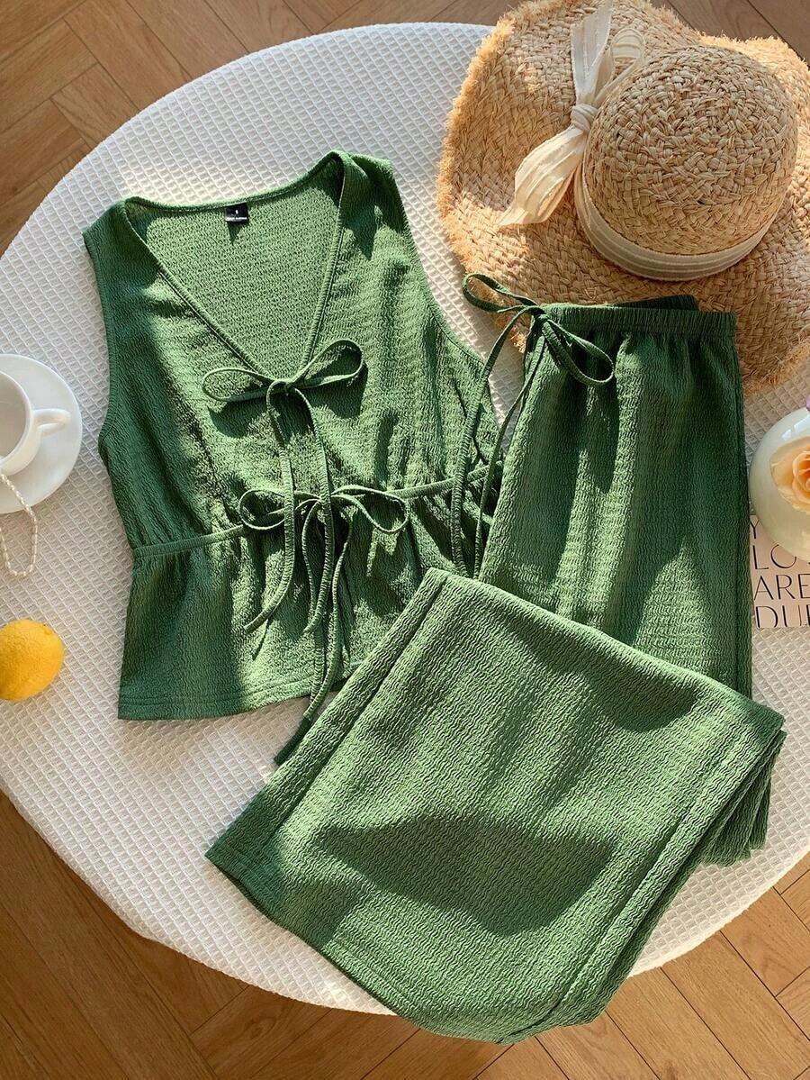 Conjunto informal de camisa sin mangas con cuello en V y corbata en frente de punto marrón y pantalones para mujer - Verde Oliva - Ver 1