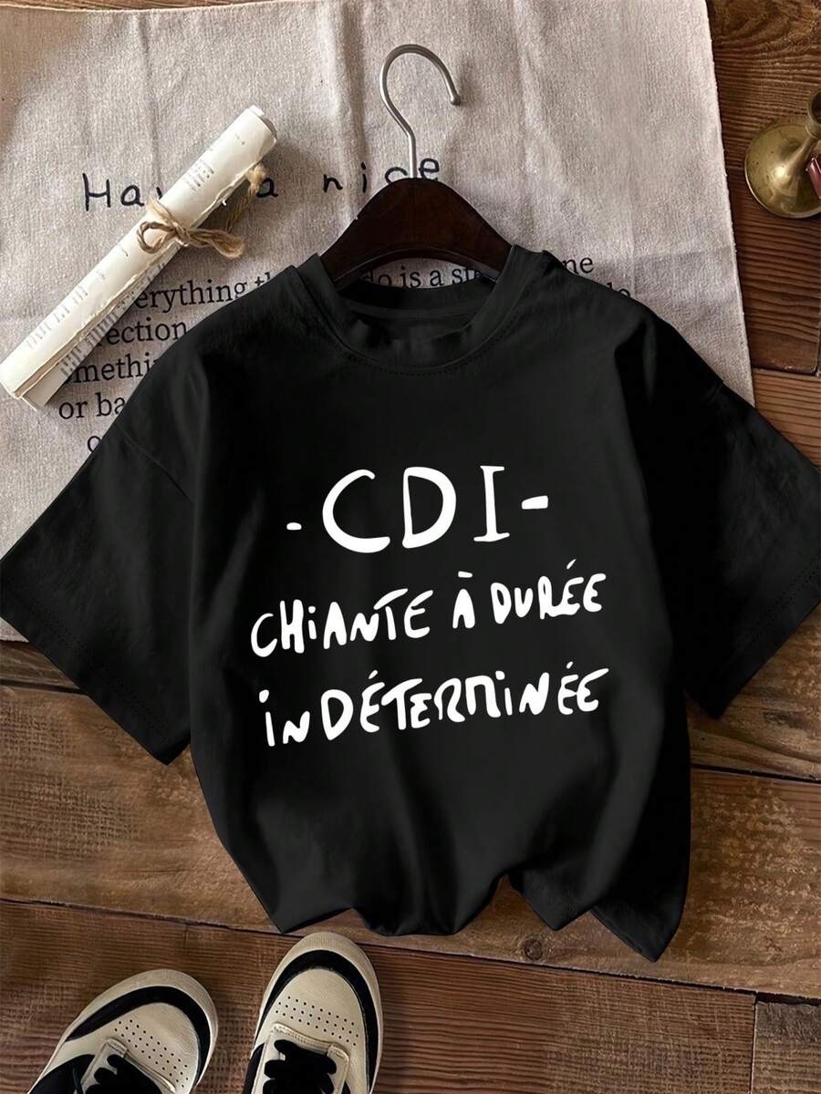 Camiseta casual de manga corta para mujer con estampado de letras "CDI CHIANTE ￀ DUREE" - Cuello redondo negro, poli￩ster ligero, perfecta para atuendos informales, top para todas las estaciones | Estampado de letras fuertes | Tejido ligero