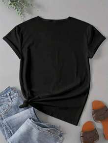 Women's Casual T-Shirt, Round Neck And Short Sleeve, This "Mom Loves Her Son" T-Shirt - A T-Shirt For Mom With A Heart Design, Soft And Short Sleeved, Suitable For Everyday Casual Wear By Mothers And As A Birthday Gift. - 黑色 - 查看 2