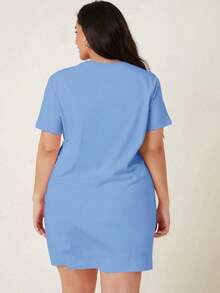 Vestido De Manga Corta De Talla Grande Con Cuello Redondo Y Diseño De Camiseta En Color Sólido - Azul - Ver 2