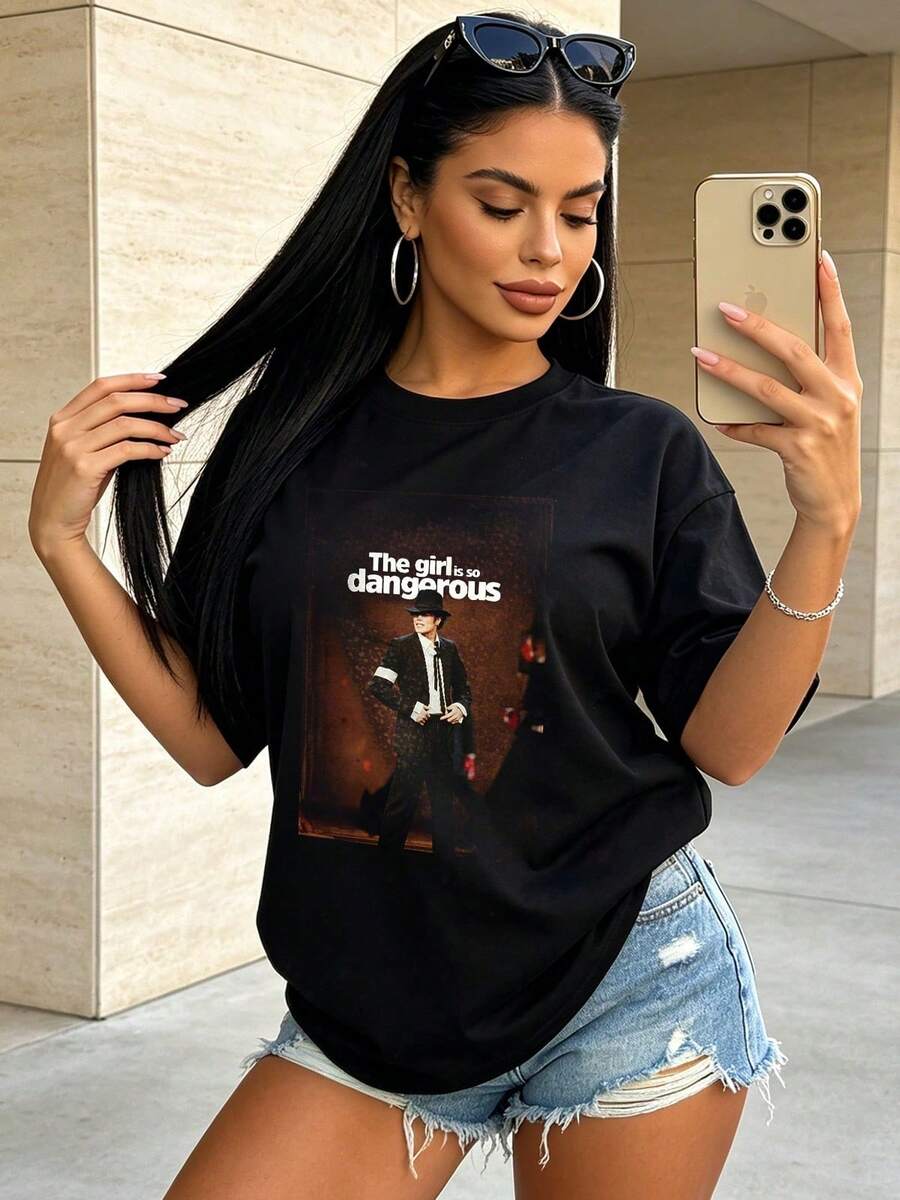 Camiseta de manga corta con cuello redondo suave y casual para mujer de verano |   Michael, Jk | Tops para salir, Estilo callejero europeo y americano, Casual deportivo, Estilo unisex, Estilo casual urbano, Tops bonitos, Generación Z, Curvas, Ropa Y2K, Camisetas divertidas, Tops de mujer, Conjuntos de vacaciones para mujer, Top lindo, Camiseta gráfica, Conjuntos de primavera, Camisetas holgadas, Ropa urbana retro, Estilo de los 90, Estilo de los 2000, Subcultura, Top negro, Tops blancos, Conjunto de fiesta de los 90. - Negro - Ver 1