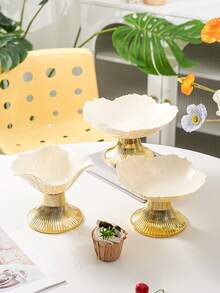 1 Peça Bandeja de Pedestal com Formato de Pétalas de Flor Elegante, Feita de Material PET na Cor Bege com Haste Dourada, Durável, Adequada para Lanches, Doces, Frutas, Nozes - Perfeita para Decoração da Sala de Estar, Casamentos e Festas - off white - Visão 2