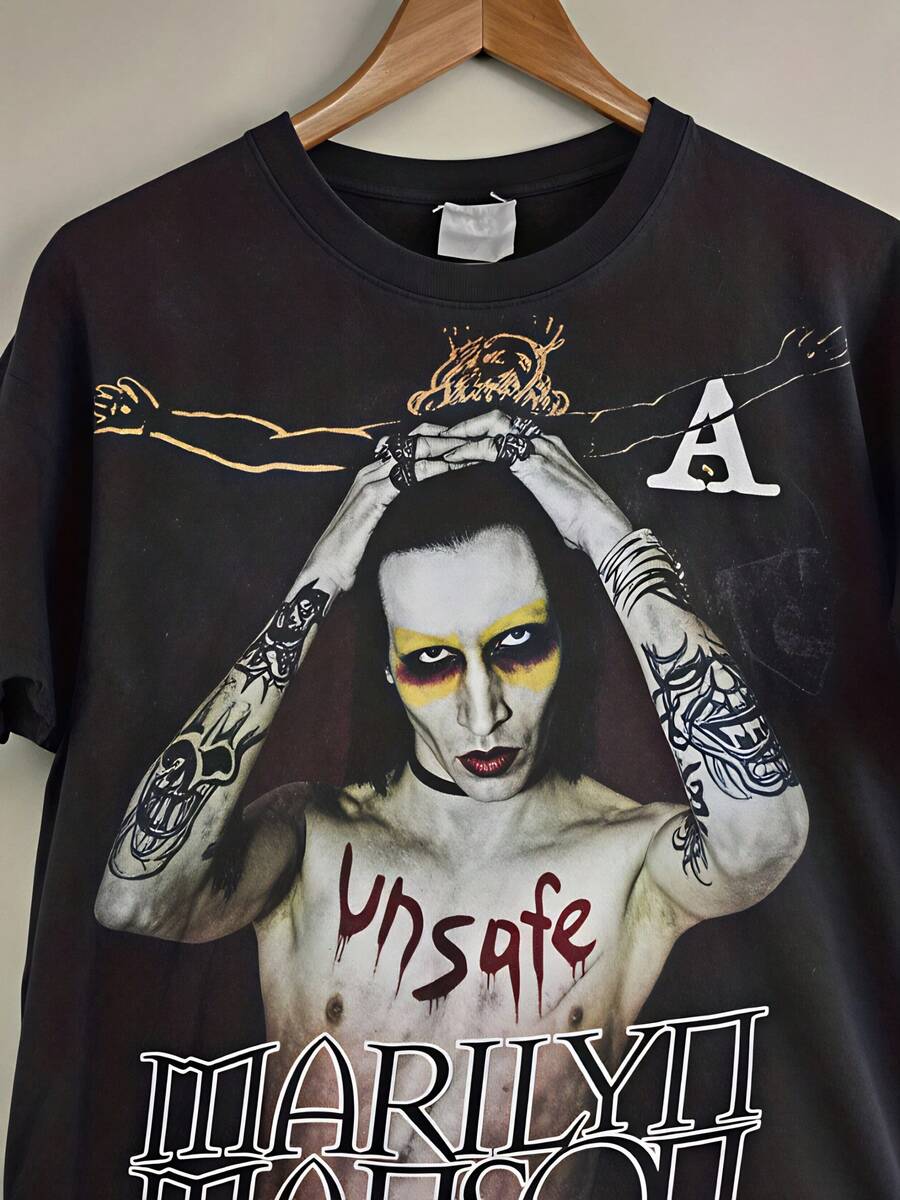 2026 Fashion Style W Manson Antichrist Grafik-T-Shirt in Schwarz, Unisex-Design mit auffälligem Rot-Weiß-Druck. Kurzärmeliges, lässiges Rundhals-Shirt, geeignet für alle Jahreszeiten, maschinenwaschbar für den täglichen Gebrauch. Ein T-Shirt mit kräftigem Aufdruck als Geschenk für Freundchen - Schwarz - Übersicht 1