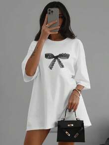 The Most Popular Women's T-Shirt Of 2026! A , Youthful, Lightweight, And Casual Short-Sleeved T-Shirt With An Adjustable Fit. Fosfor T-Shirt. The Material Is Durable And Reliable! - 印出"黑色蕾絲蝴蝶結",白色 - 查看 1