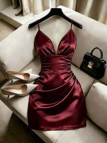 Vestido elegante de mujer de satén liso, de lujo, con tirantes finos, fruncido y escote bajo en la cintura - Rojo - Ver 1
