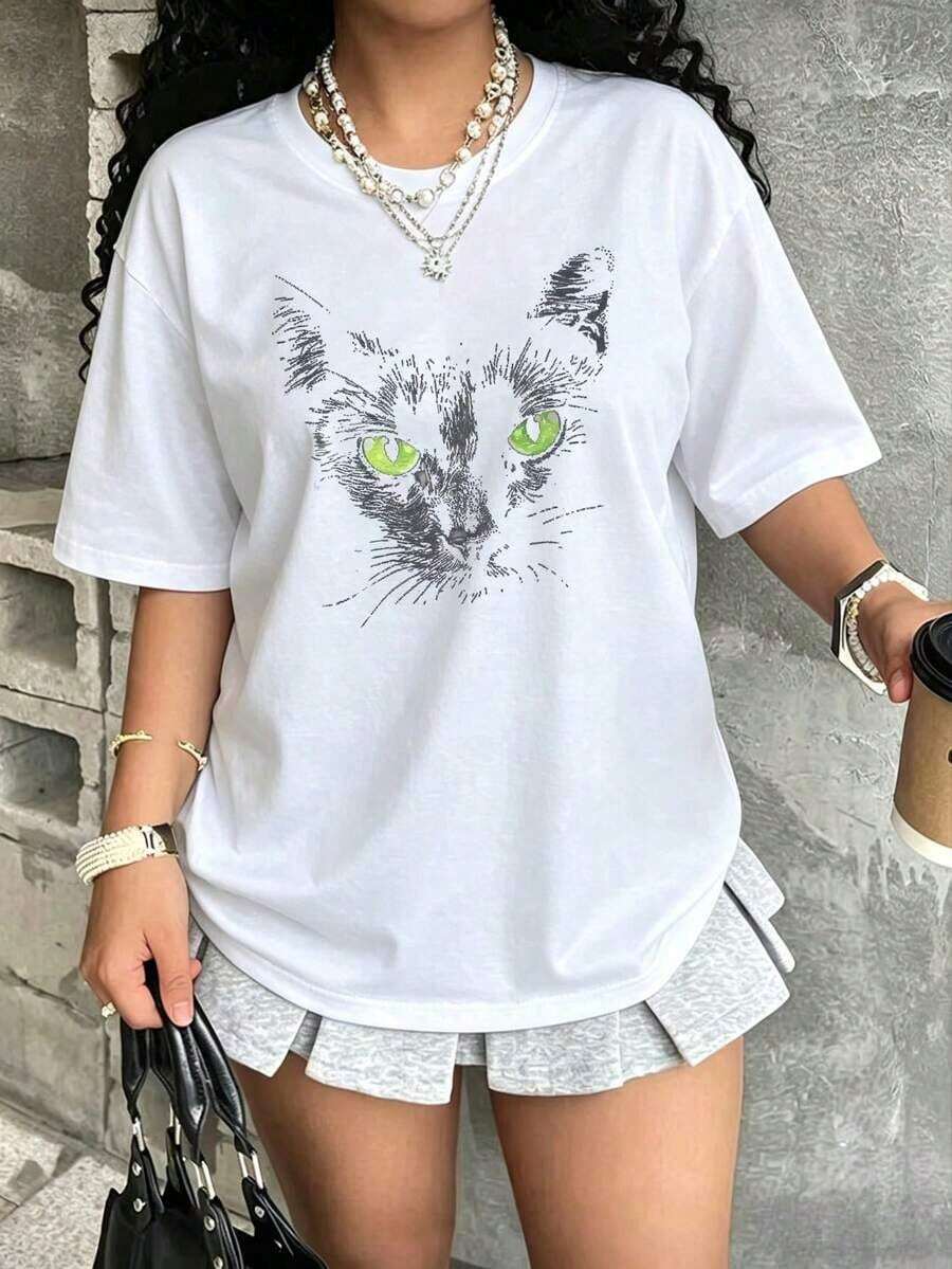 Playera para Mujer con Gato Negro de Ojos Verdes - Estilo Casual Oversize Negra - Blanco - Ver 1