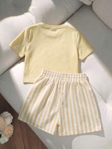 Set de 2 piezas con parte superior estampada con limones y shorts a juego con rayas, conjunto de verano fresco para niña - Albaricoque - Ver 2