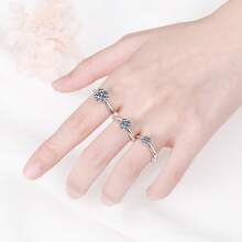 Swaro Anillo de plata de ley S925 para mujer, anillo de moissanita, del mismo estilo que en Douyin, clásico de cuatro puntas en plata de ley, directamente del fabricante.Diamante sintético Moissanita, pasa detector de diamantes - moissanita de 1 quilate - Ver 4