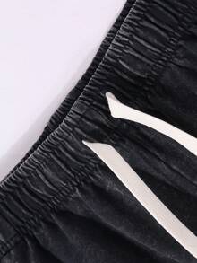 230g Washed Shorts, Featuring The Classic Logo Of The Famous Mexican Tequila Brand "Don Julio" Printed On The Side, Including The Words "1942" And "TEQUILA RESERVA DE," As Well As A Cowboy Silhouette Pattern. These Men's Retro Washed Casual Streetwear Shorts Have An American Fishing Culture Feel, Perfect For Summer. Comfortable And Breathable, Suitable For Everyday Wear, They Feature An Adjustable Drawstring Waist, Elastic Waistband, And Pockets. - 黑色 - 查看 5