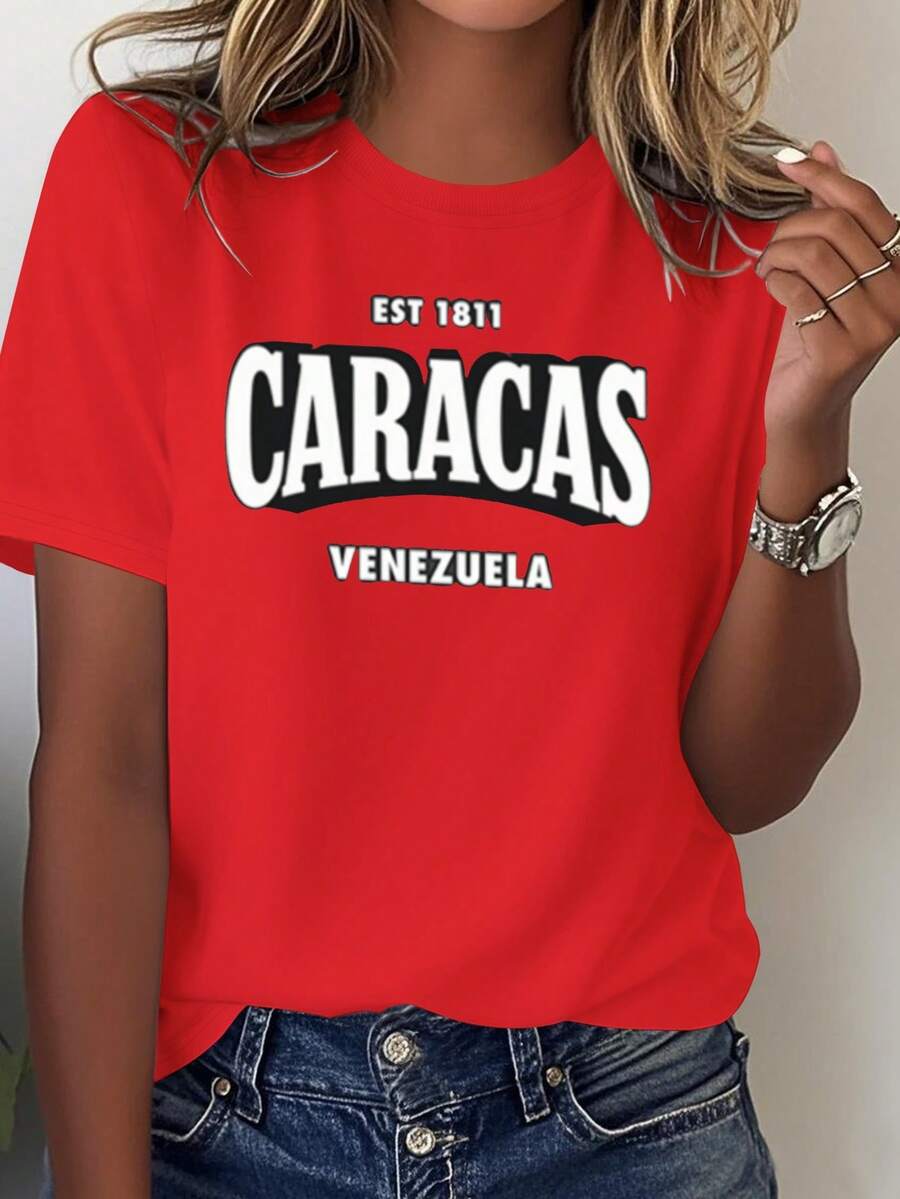 This Is A Comfortable Solid-Color Women's T-Shirt, Featuring The 1811 Caracas Typography, A Casual Women's Blouse. - 紅色 - 查看 1
