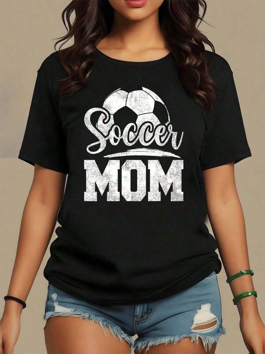 The Image Shows A Soccer Ball Accompanied By The Phrase "Soccer Mom," Symbolizing A Mother's Pride And Support For Her Athletic Son, Displaying Passion And Positive Energy. Women's T-Shirt, 100% Cotton, Casual, Comfortable For Everyday Wear - 黑色 - 查看 1