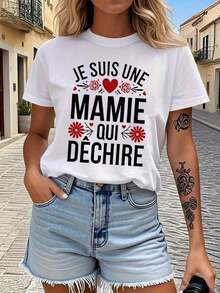 1PCS Camia de manga corta para mujer con cuello redondo y estampado francés "JE SUIS UNE MAMIE QUI DÉCHIRE", que muestra la moda y la energía de una abuela única, con un toque de romance francés y un poco de rebeldía, 2026 - Ropa casual de otoño-verano para uso diario, transpirable y cómoda. - Blanco - Ver 1