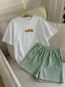 Almacén local, una camiseta de manga corta para mujer con estilo retro americano, de corte holgado y diseño estampado (los pantalones son solo para sugerencias de estilo). Esta pieza sencilla y elegante presenta un patrón de letras impresas con temática tropical, lo que la convierte en un elemento imprescindible para crear un look relajado de vacaciones, perfecto para ocasiones como el Día del Trabajo y el Día de la Independencia de México. - Blanco - Ver 6