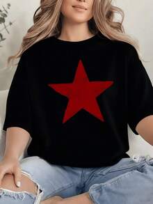 Estrella roja centrada que simboliza fuerza valentía y confianza sobre fondo oscuro creando un contraste moderno y audaz ideal para expresar personalidad única camiseta de mujer casual moderna cómoda para uso diario - Negro - Ver 1