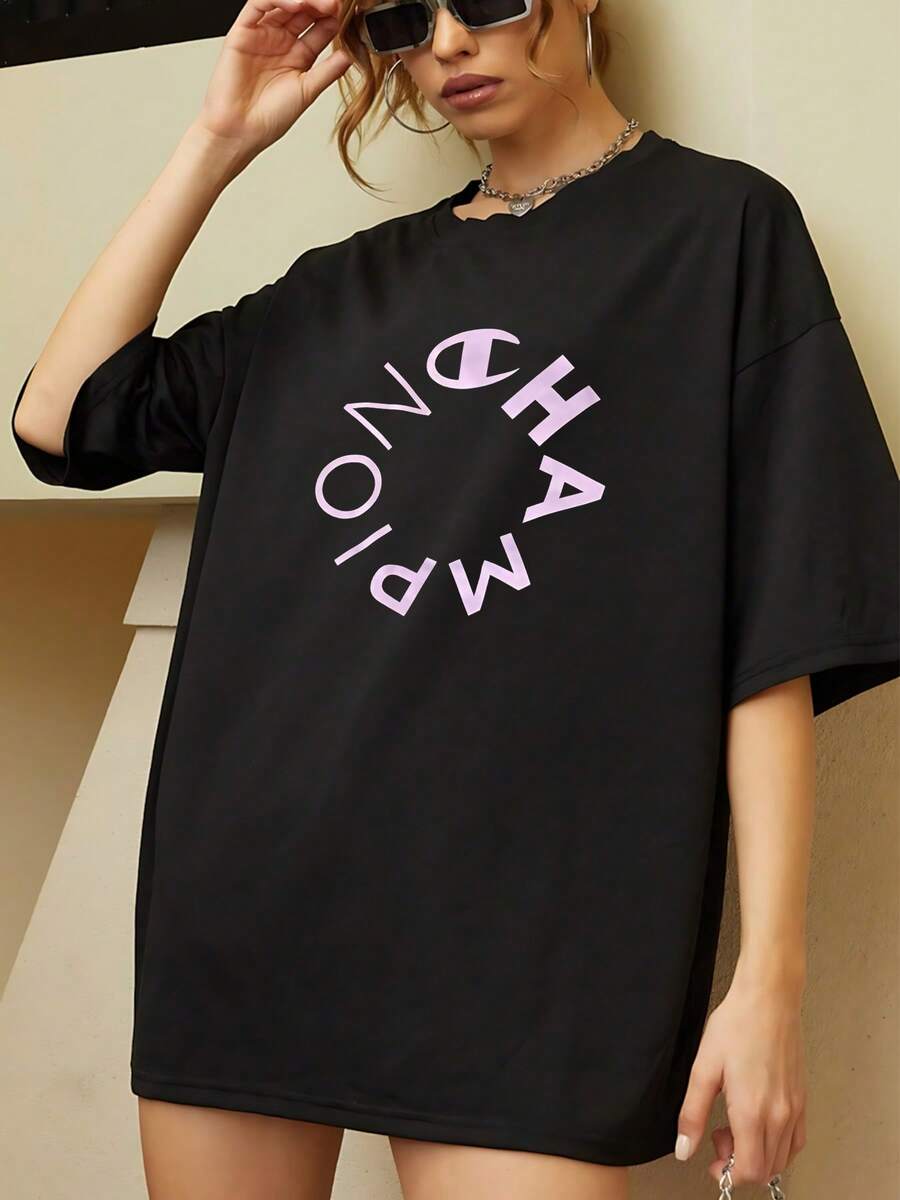Palabras en forma circular simbolizan fuerza continua y espíritu ganador que inspira superación y confianza personal camiseta de mujer cómoda transpirable ideal para uso diario y look moderno - Negro - Ver 1