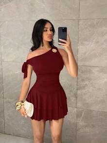 Vestido mini de verano para mujer de unicolor con cuello asimétrico - Burdeos - Ver 4