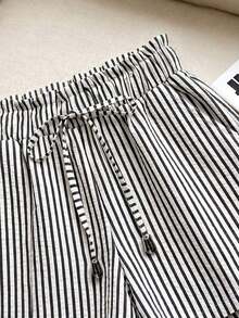 Pantalones cortos casuales sueltos con cintura de corbata a rayas para mujer - Blanco y Negro - Ver 3