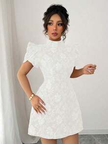 Vestido mini de verano de diseño único para mujer, con cuello alto elegante, mangas abultadas, espalda descubierta, lazo, contraste de color, corte en la cintura y ajuste ceñido, en tela vintage roja texturizada - Blanco - Ver 6
