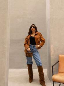Jaqueta Suede Feminina Forrada Estilo Oversized Gringa Fashion - Veste 36 ao 44 - Marrom - Visão 4