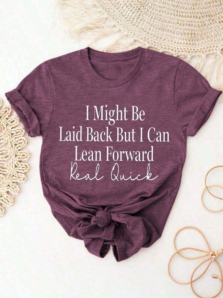 2026 Summer ELYSIAN WEAR Women's T-Shirt 180G, Casual Loose Fit, Crew Neck, Short Sleeve, Graphic Print With The Humorous Phrase "I May Be Laid-Back, But I Can Bend Forward Real Fast." Ideal For Everyday Wear, Comfortable And Soft, Made From A Cotton Blend, Suitable For Women Who Love Humor And Relaxed Style. Loose And Comfortable Graphic Tees. - 酒紅色 - 查看 1