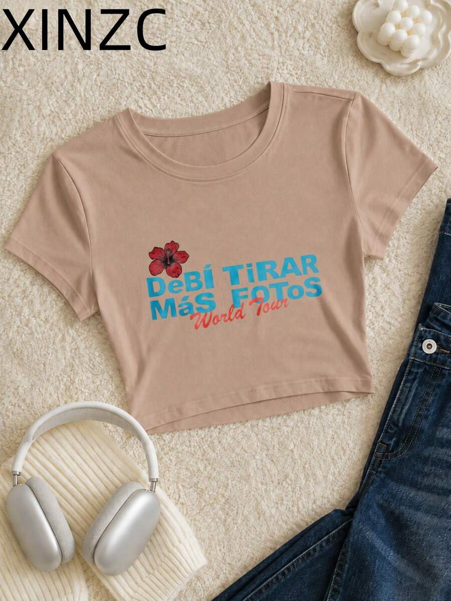 T-shirt corta da donna a maniche corte, disponibile in diversi colori, con ampia stampa frontale della grafica DeBI TIRAR MaS FOTOs con motivo floreale, ideale per festival, stile pop retrò anni '90, outfit quotidiano, concerti, shopping, passeggiate in città, vacanze estive, scuola, top casual in cotone. - Cachi - Visualizzare 1