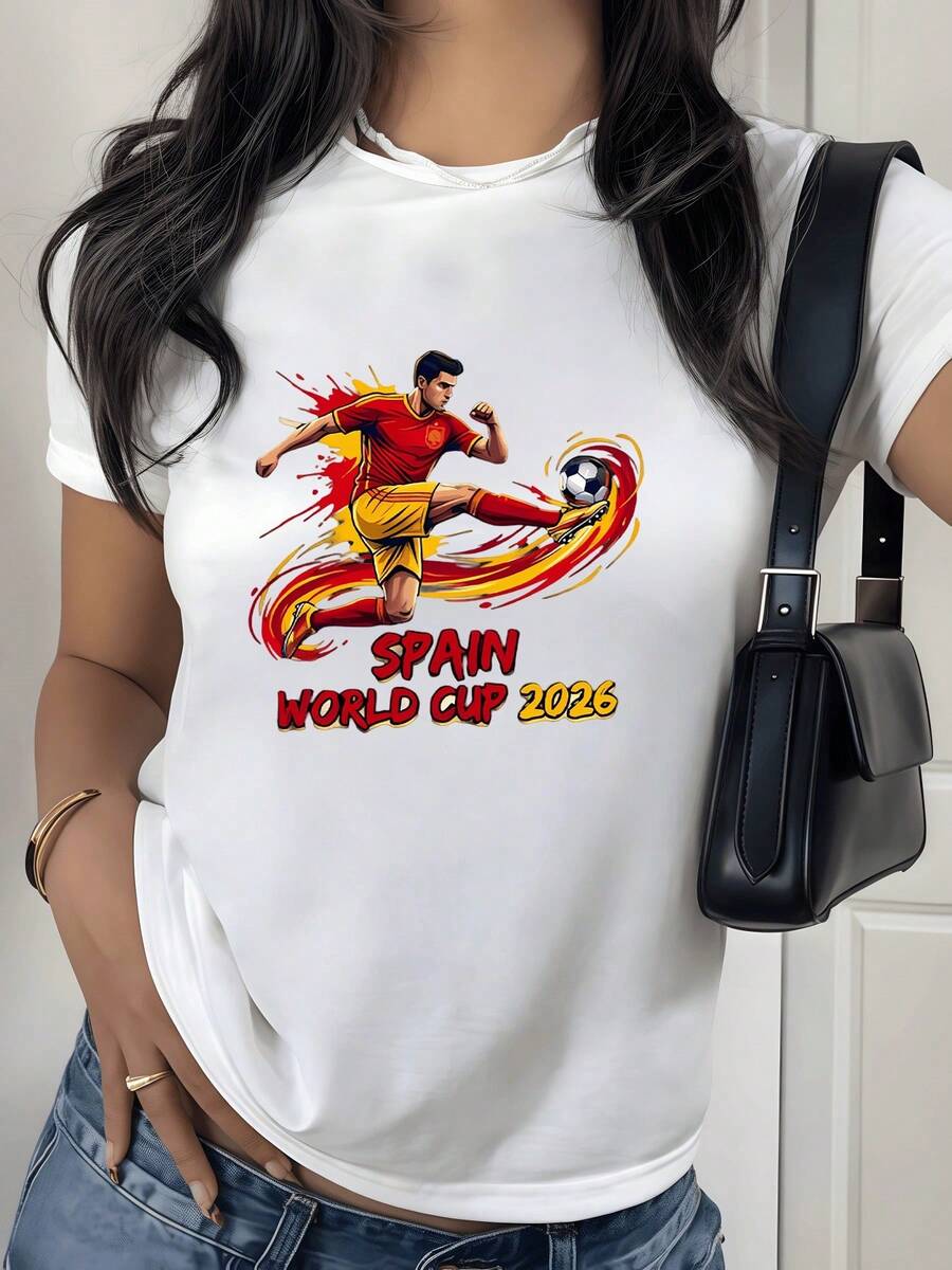 Camiseta de mujer con estampado dinámico de futbolista español mostrando habilidad con el balón evocando la pasión y el espíritu competitivo rumbo a la Copa del Mundo 2026. - Blanco - Ver 1