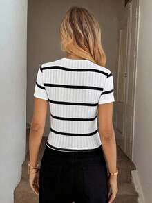 Camiseta de manga corta de corte slim con cuello redondo para mujer, de estilo casual, minimalista, retro y elegante, con estampado de lunares en blanco y negro, adecuada para la playa, vacaciones y uso veraniego - Blanco y Negro 2 - Ver 2