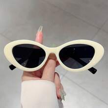 Korean-Style  Small-Frame Cat-Eye Glasses, Full Of Sophistication, Perfect For Street Photography, With Jelly-Colored Shades To Enhance Your Makeup Look. - 黑色灰色板材搭配黑色桌腳的框架 - 查看 7