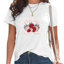 Camiseta Blanca Retro con Estampado de Fresas "Feeling Berry Good" para Mujer, Corte Holgado Casual, Manga Corta, Diseño Gráfico Divertido de Frutas, Tallas S-5XL - Blanco - Ver 6