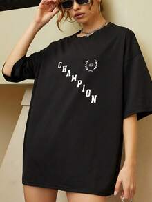 Diagonal Letters Spelling Out CHAMPION Alongside A Laurel Wreath Evoke Strength, Overcoming Challenges, And Triumph In Every Step. This Soft, Comfortable Women's T-Shirt Is Ideal For Everyday Wear And Casual Activities. - 黑色 - 查看 1