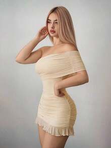 Vestido mini asimétrico de malla con hombros descubiertos y silueta ajustada - Rojo cereza - Ver 4