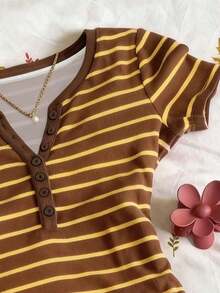 Camiseta de manga corta con cuello en V y estampado digital a rayas, regalo para amigos - Multicolor 4 - Ver 3
