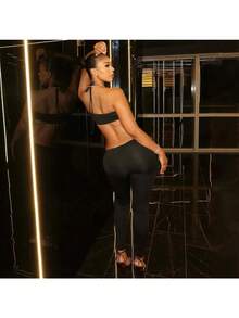Conjunto de dos piezas para mujer: top corto negro sexy y pantalones con cordones. Elegante atuendo casual tejido para noches de festival. - Negro - Ver 9