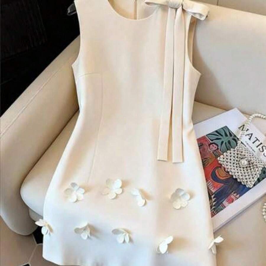 Fengyu Women's Clothing Store  Vestido sin mangas con diseño de pétalos florales elegante francés, vestido blanco de mujer con lazo y diseño de flores 3D para primavera/verano, adecuado para salidas diarias, citas, fiestas, graduación, vacaciones - Blanco - Ver 1