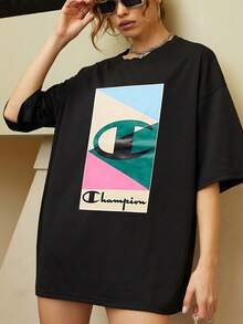 Geometría vibrante con bloques de color pastel y símbolo que evoca fuerza y confianza, transmitiendo energía moderna y actitud positiva camiseta de mujer  cómoda y versátil para uso diario y ocasiones casuales - Negro - Ver 6