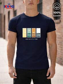 King T-shirt Playera 100% algodón de excelente calidad, esta playera garantiza una suavidad excepcional al tacto, cuello redondo con estampado "One Day At A Time Landscape Panels" y manga corta - Azul Marino - Ver 1