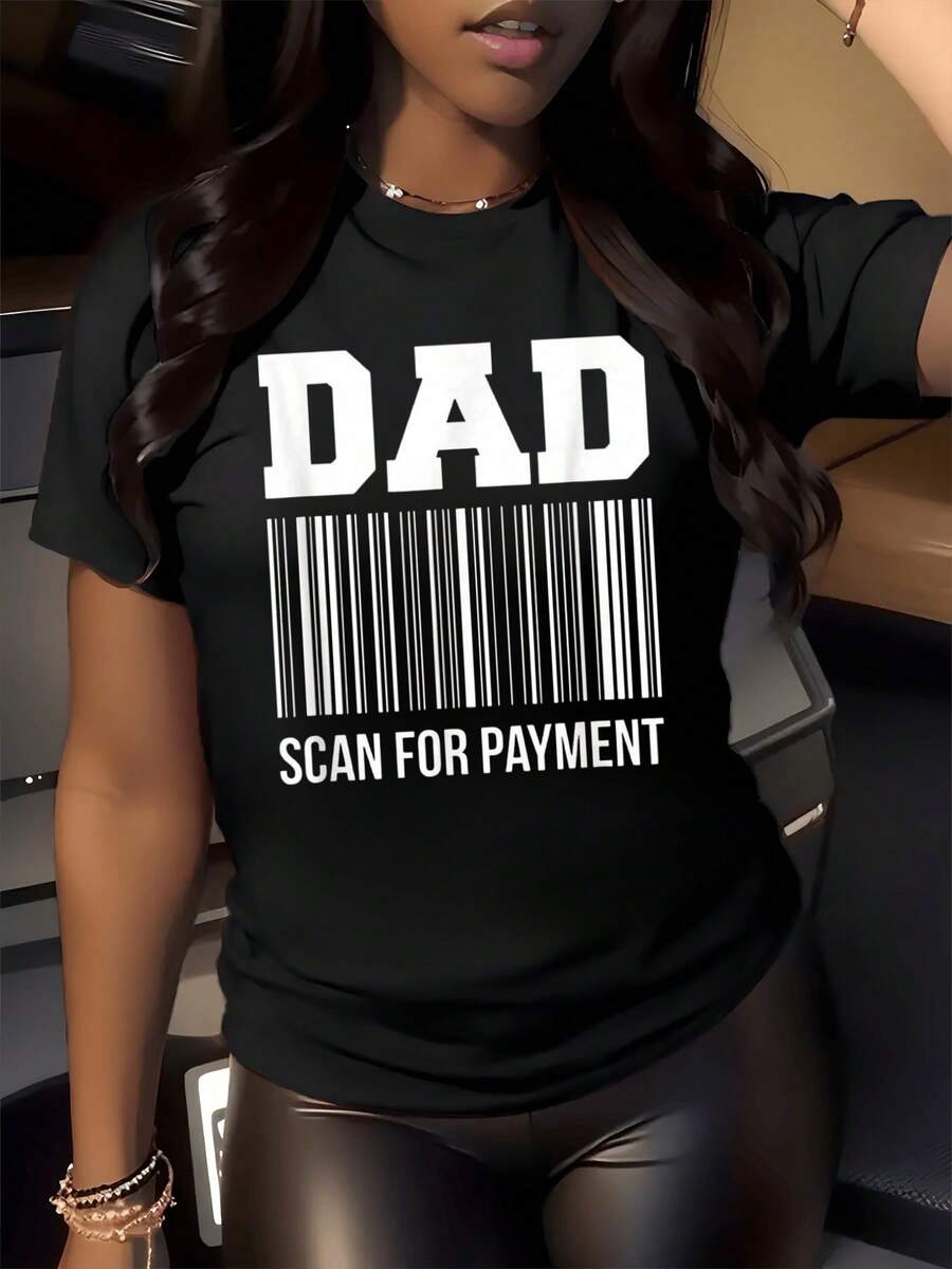 Código que simboliza humor moderno con la palabra DAD y un mensaje que invita a escanearlo para generar una sonrisa en quienes lo leen camiseta de mujer casual con frase divertida ideal para uso diario - Negro - Ver 1