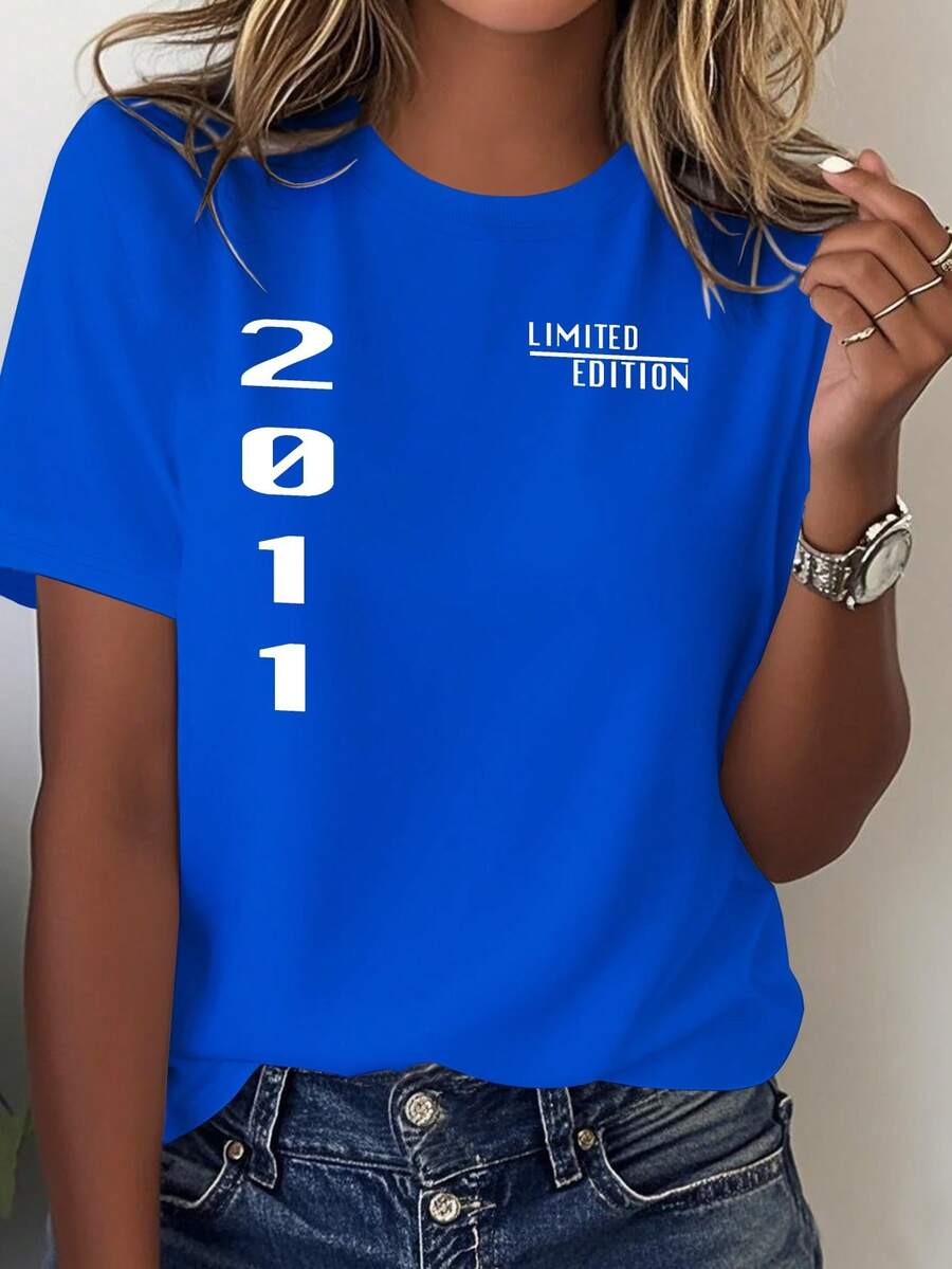 Limited Edition Women's Digital Bold T-Shirt, Vintage 2011 Design - Classic Red And White Number Design, Pure Comfort Casual Style, All Season Crew Neck Top, Machine Washable Women's Casual Blouse. - 藍色 - 查看 1