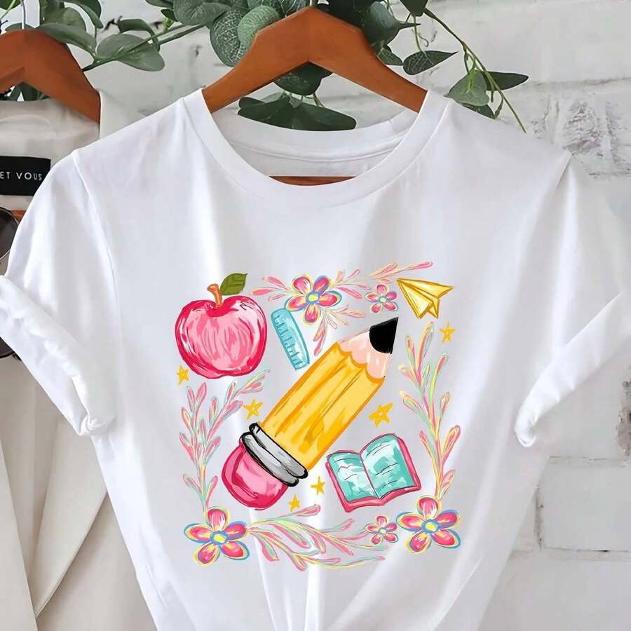 Camiseta para Mujer con Estampado de Letra "C" y Texto Dorado, Manga Corta - Blanco - Ver 1