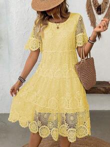Vestido informal hasta la pantorrilla con encaje para vacaciones, diseño calado en forma de pastel para mujeres - Amarillo - Ver 1