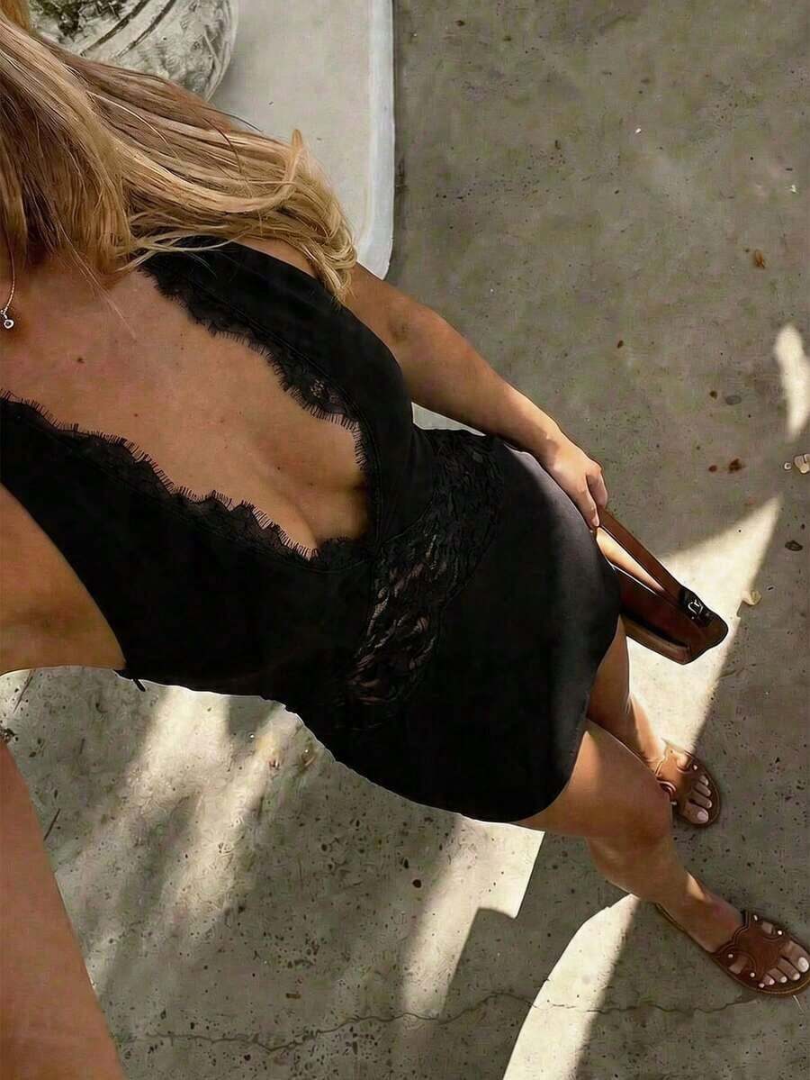 Vestido mini elegante de mujer Vaiaye con patchwork de encaje marrón oscuro, tirantes finos, escote en V profundo y espalda descubierta, vestido de fiesta de línea A, atuendo casual para citas diarias - Negro - Ver 1