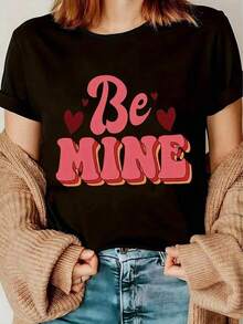 Ropa de Mujer - Camiseta Estampada con el Diseño "Be Mine" - Camiseta Casual de Manga Corta con Cuello Redondo, Diseño en Forma de Corazón, Camiseta de Algodón para Verano y Primavera - Negro - Ver 1